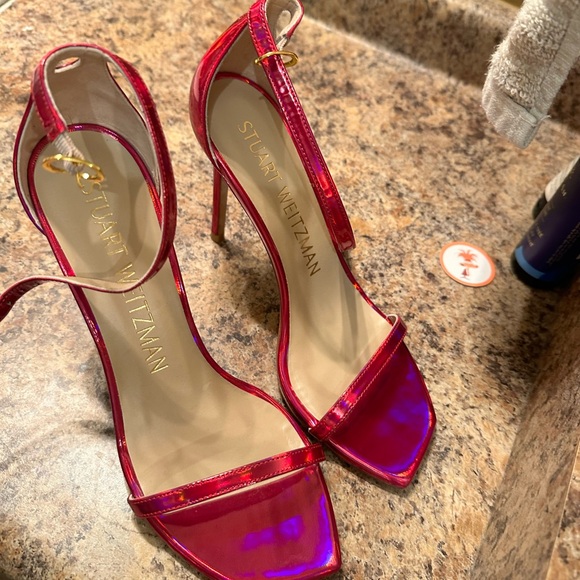 Stuart Weitzman Nudistcurve Metallic Ankle Sandals in Orchard Fuschia size 8 - Picture 4 of 5